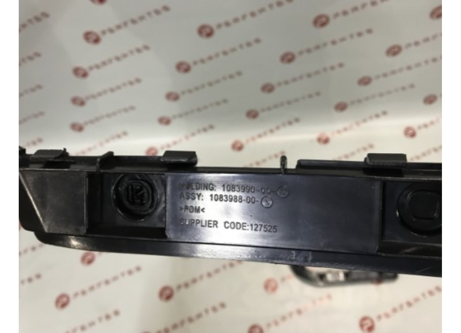 Кронштейн боковий заднього бампера LH TESLA MODEL 3