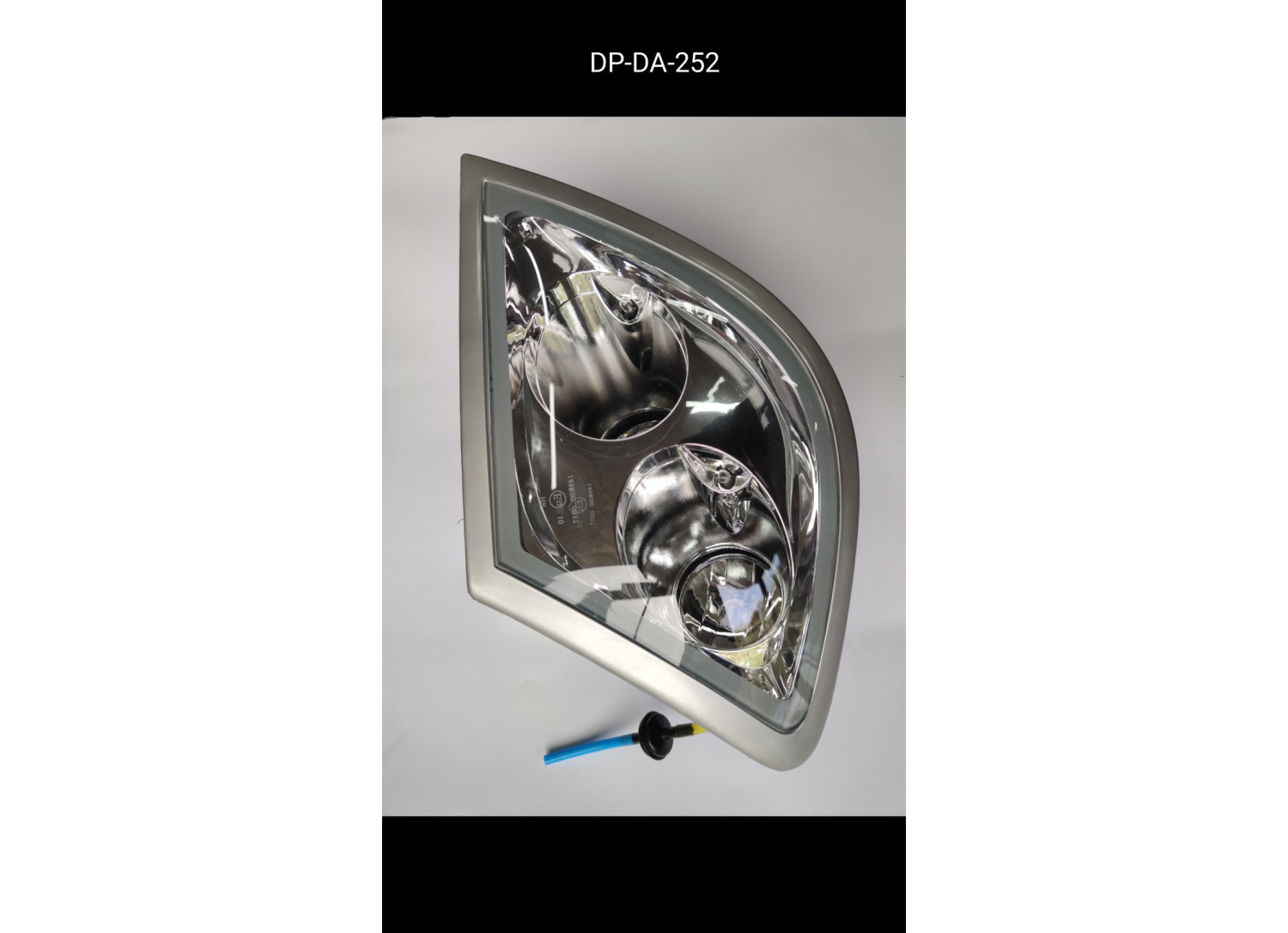 Фара протитуманна DAF 105 XF/106 XF на дах /RH/